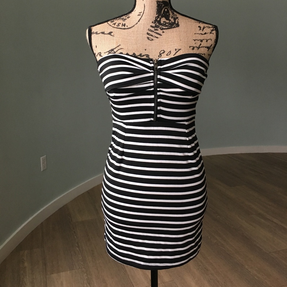 Super Cute Striped Strapless Fitted Dress
